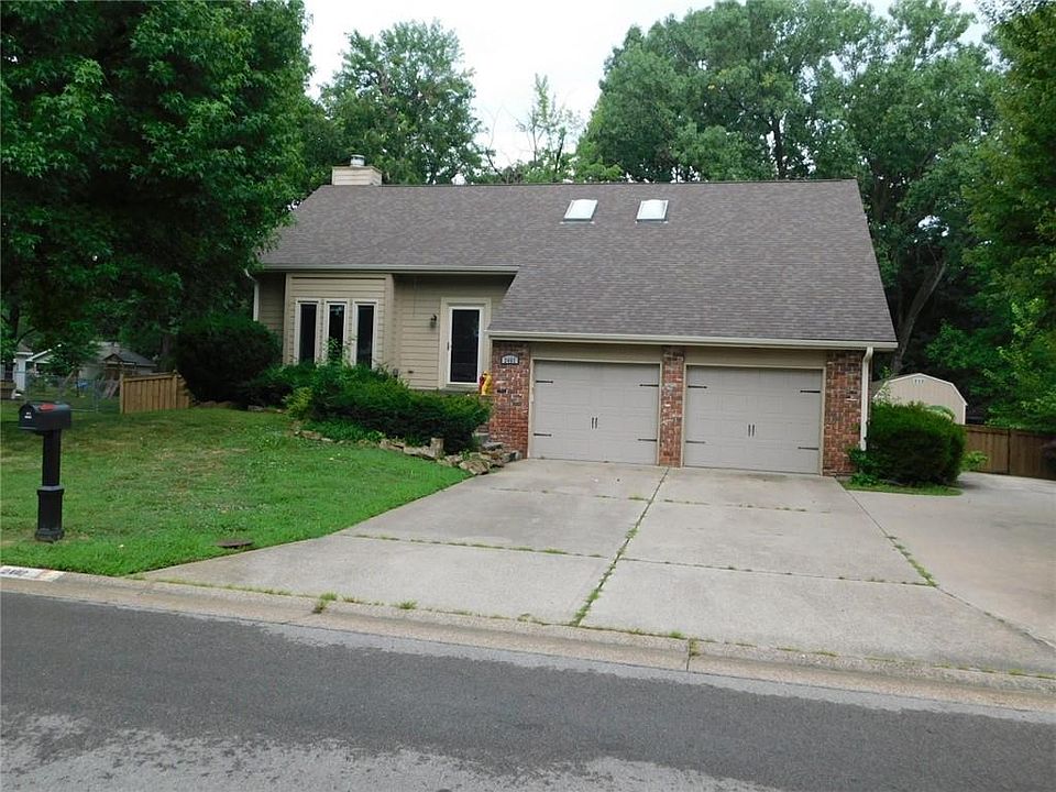 1st image of 2402 S Stilwell St