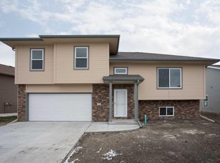 215 Peregrine Pl, Council Bluffs, IA 51501