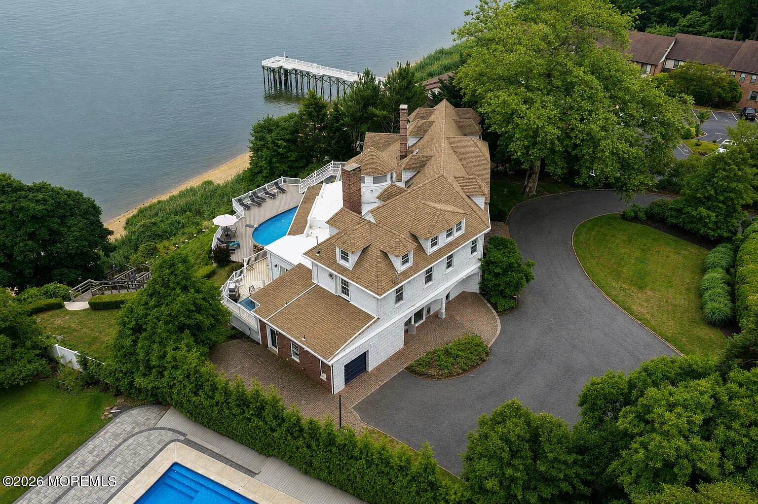 8 bed, 4.5 bath, 8132 sqft, $9,000 — Photo 2