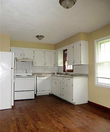 4th image of 3703 N Union St