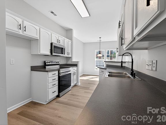 5th image of 1631 Chamberside Dr