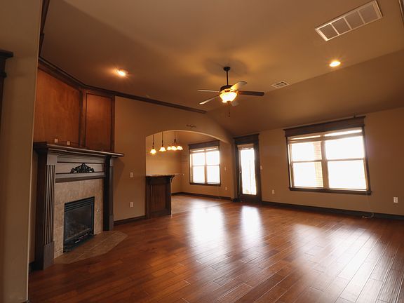 3rd image of 413 Starshine Dr