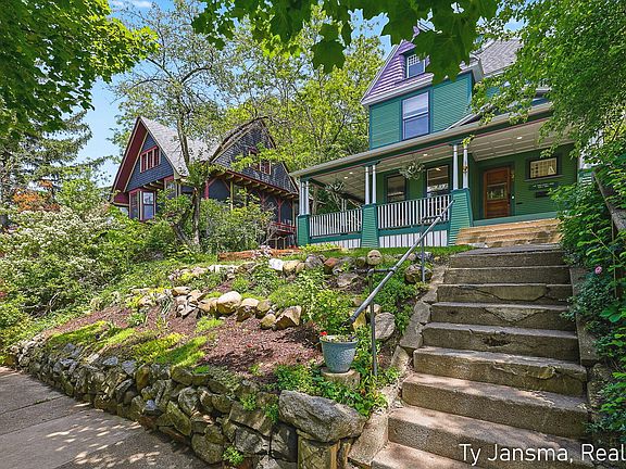 3rd image of 624-628 Prospect Ave SE