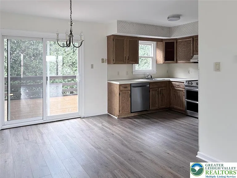 1217 Nelson St — Photo 5