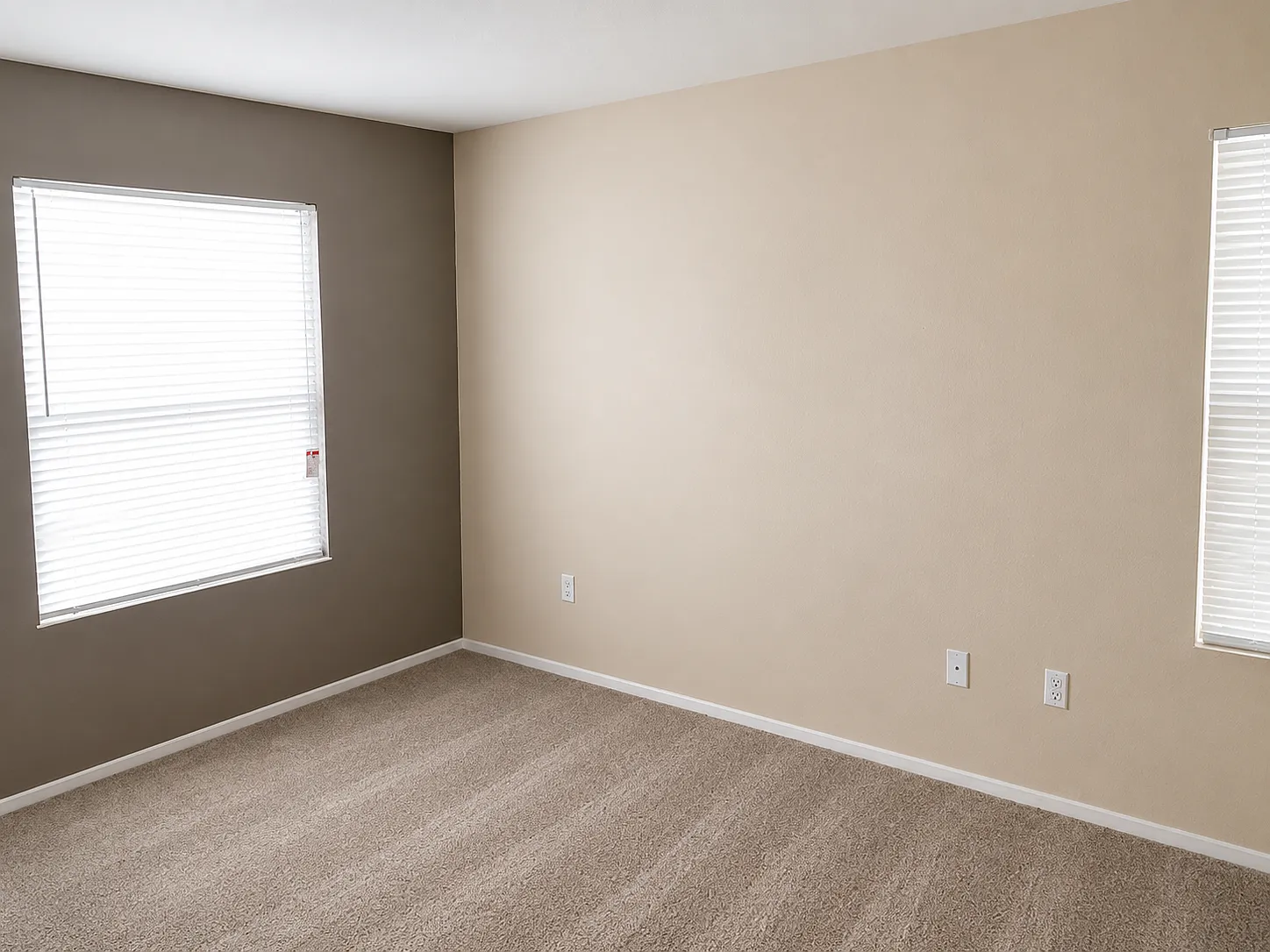Gated 1-Bedroom Condo Near Summerlin — Photo 3