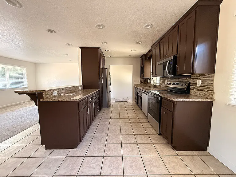 5006 Karyn Dawn Dr — Photo 2