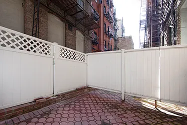 Rented by R New York