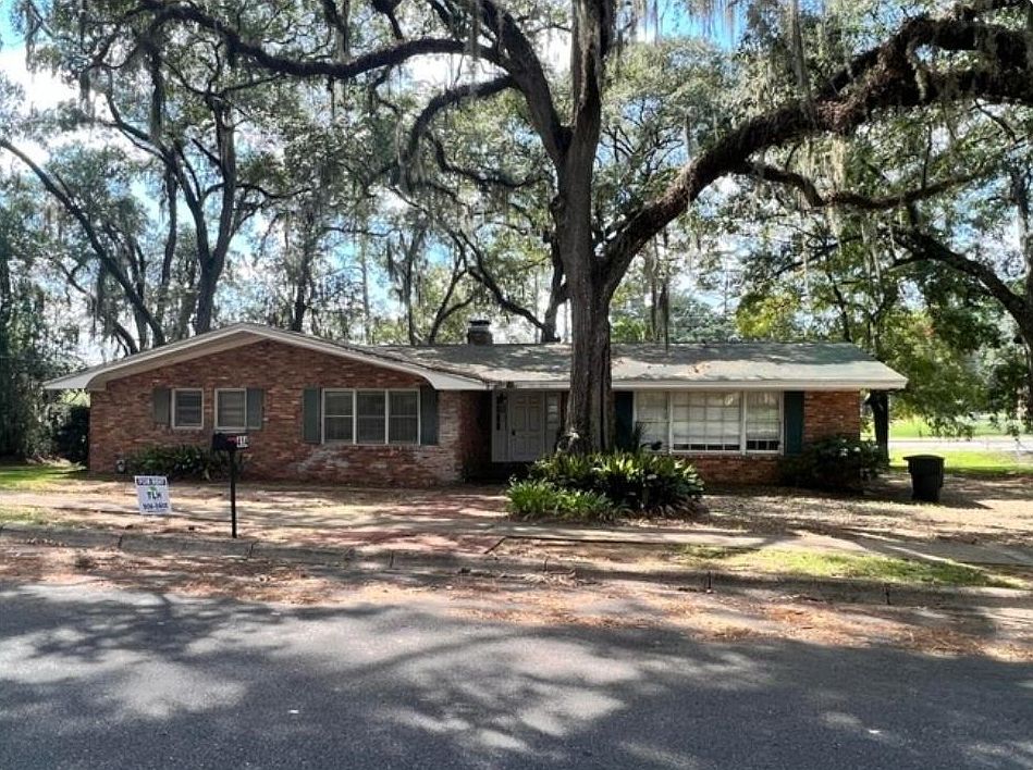 1st image of 414 Fairbanks Dr