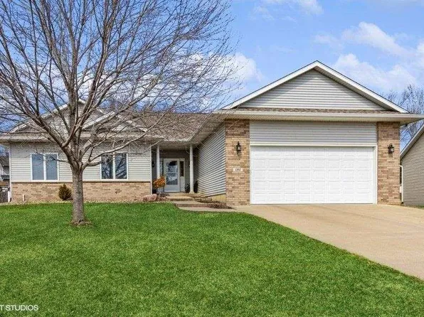 1102 Chamberlain Dr, Iowa City, IA 52240