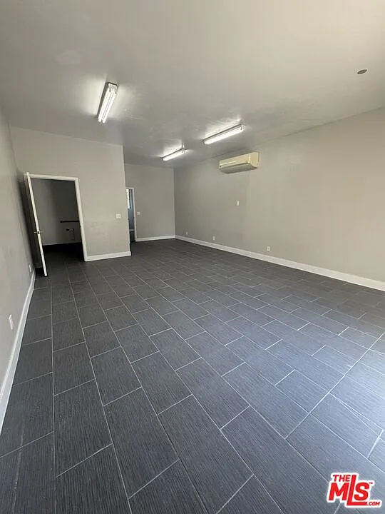Studio, 720 sqft, $3,000 — Photo 2