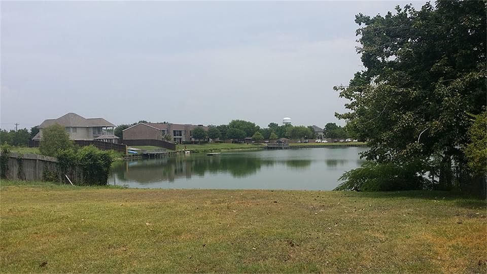1st image of 820 Buttonwood Dr