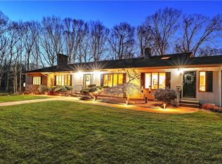 295 Gilbert Stuart Dr, Warwick, RI 02818