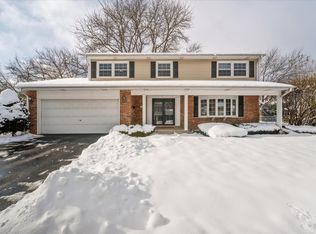 1718 S Ridge Dr, Arlington Heights, IL 60005