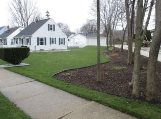 2043 S 87th St, West Allis, WI 53227