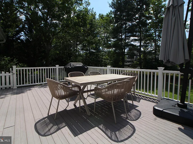 15 Kentsdale Dr — Photo 68