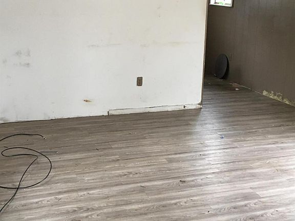 5th image of 1337 Apricot Saint St