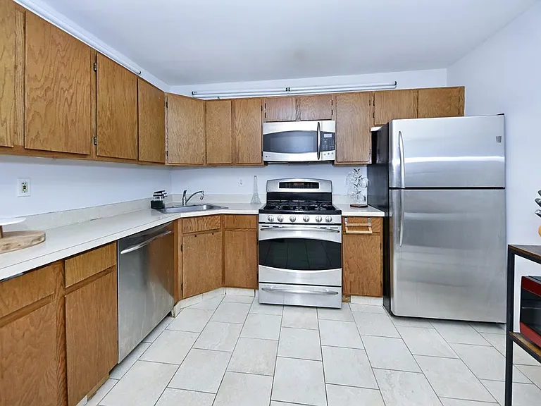 250 Larch Ln #250 — Photo 12