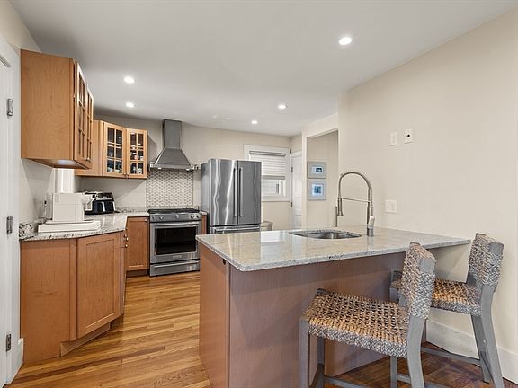 2nd image of 724 East St