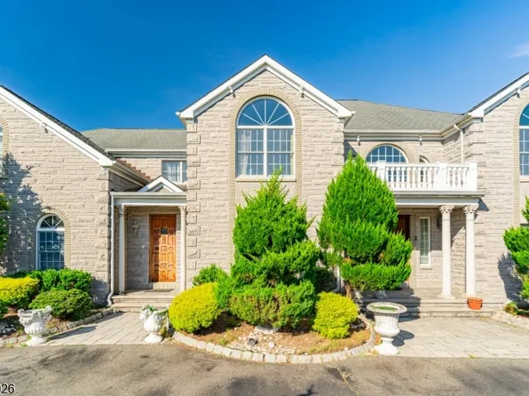 3 Topaz Ct, Marlboro Twp., NJ 07746