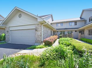9009 Del Prado Dr, Palos Hills, IL 60465