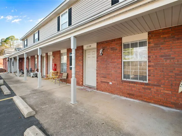 1238 N Iron Horse Dr, Fayetteville, AR 72703