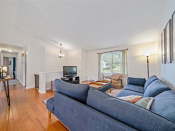 5th image of 170 Bonita Dr