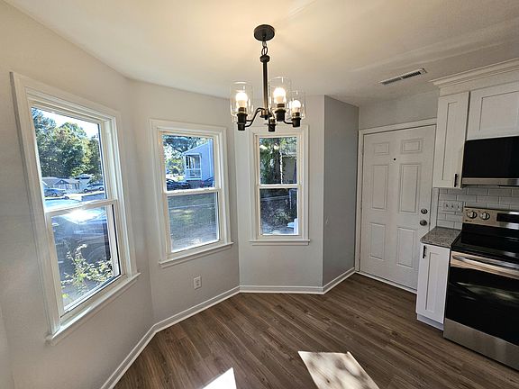 5th image of 2800 S Ridge Dr