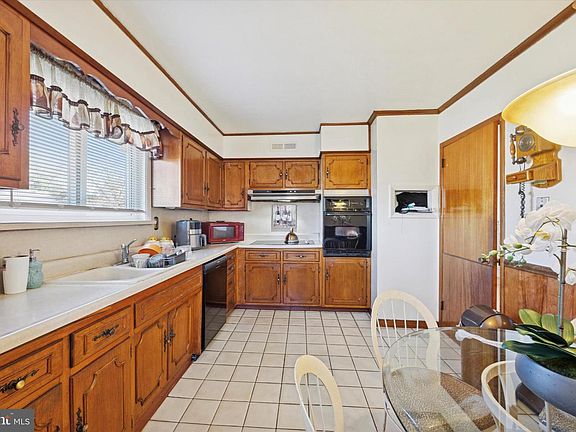 4th image of 4434 Homestead Ave