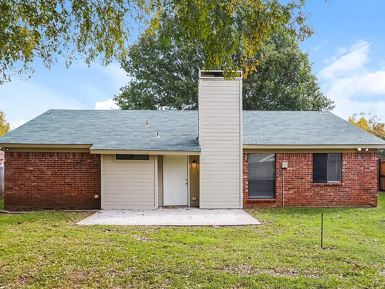 4210 Glen Hollow Cir — Photo 18