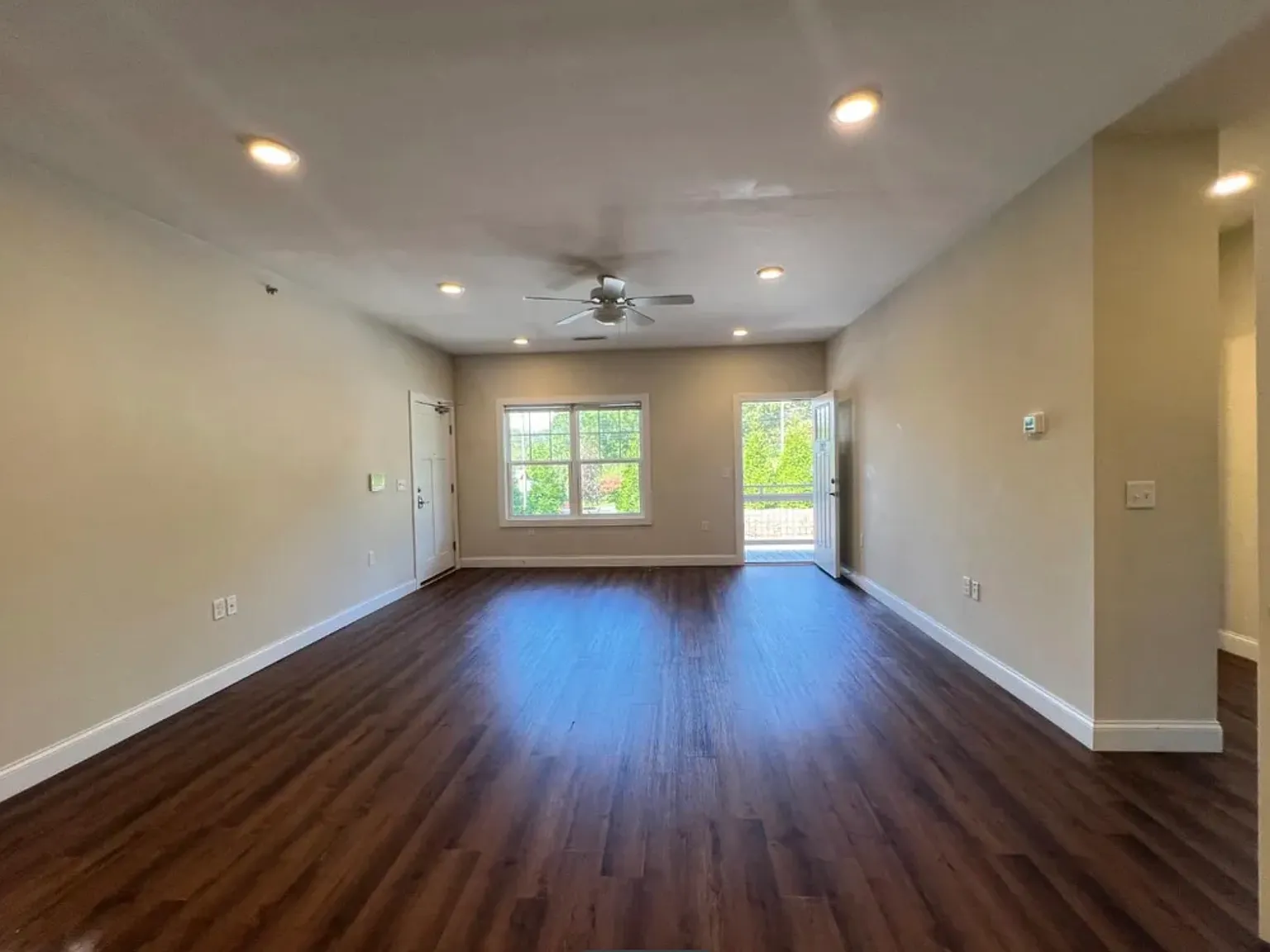 2 bed, 1044 sqft, $1,850 — Photo 4