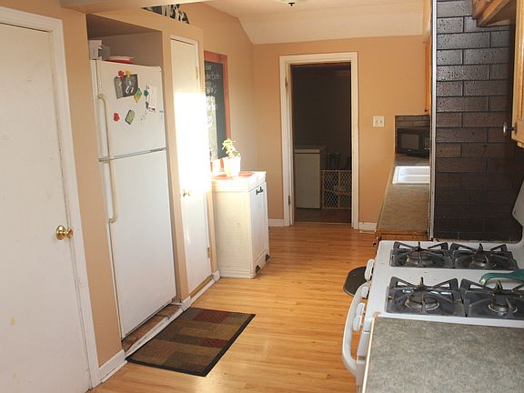 3rd image of 465 E Lundy Ln