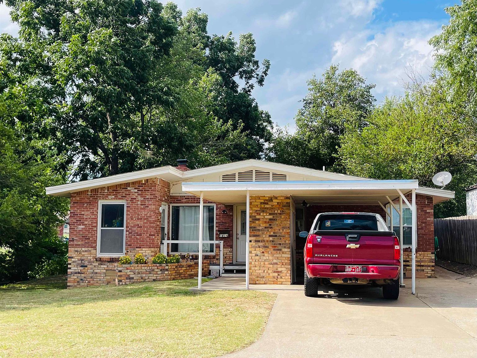 1814 E Oak Ave, Enid, OK 73701 | Zillow