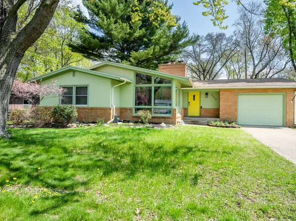 2099 Russell Rd, Benton Harbor, MI 49022