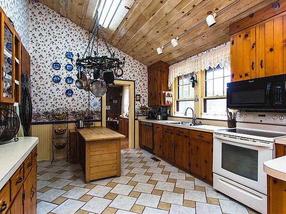 5th image of 3448 Caverns Dr