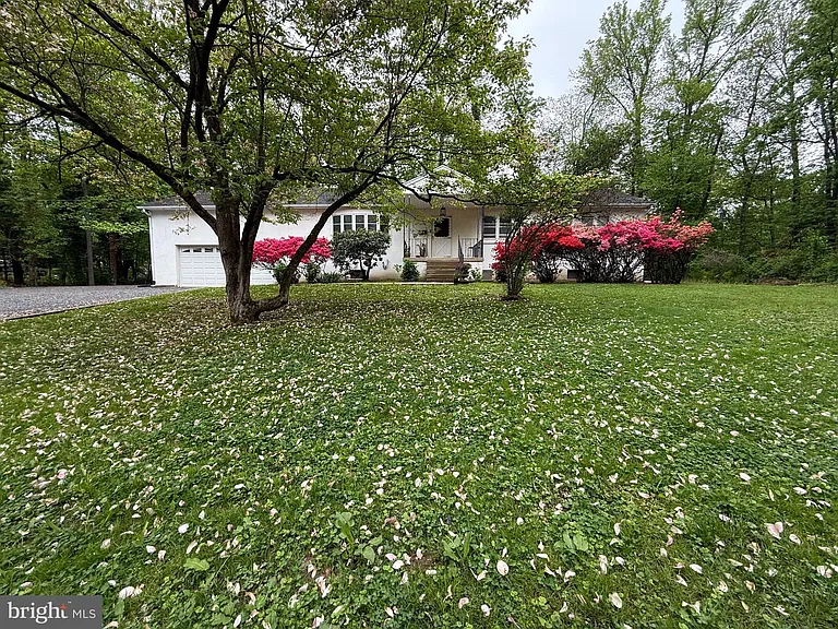 2392 E Ave — Photo 1