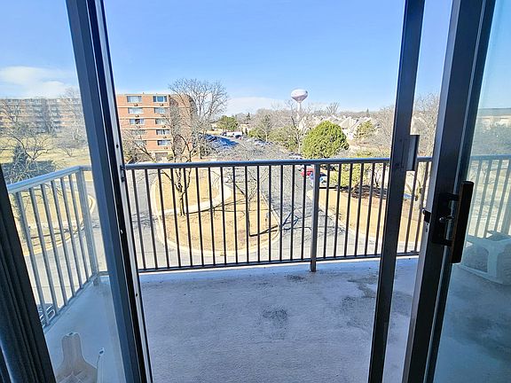 5th image of 2201 S Stewart Ave APT 4L