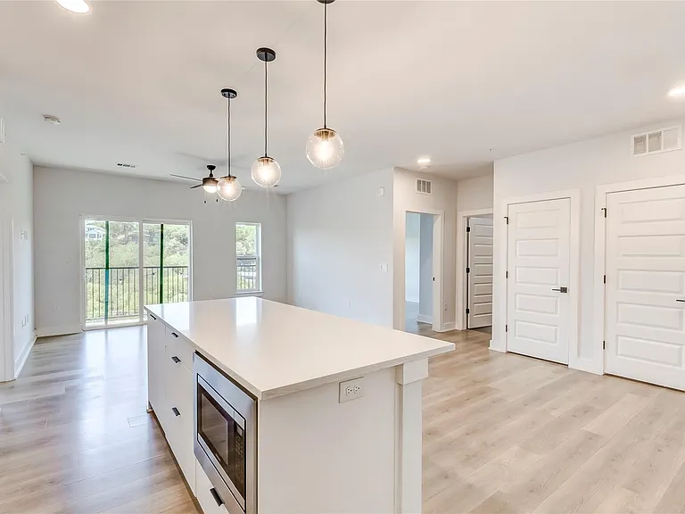 2500 Longview St #402 — Photo 11