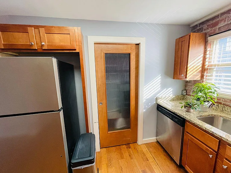 562 Formwalt St SW #2 — Photo 6