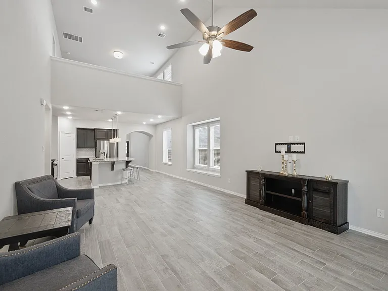 10602 Wagner St — Photo 7