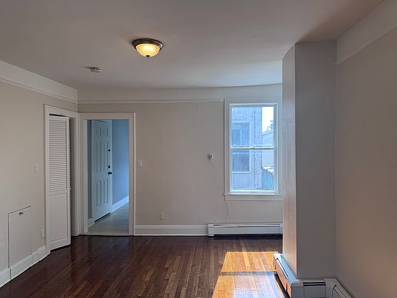 5th image of 62 Jerusalem Ave APT 2