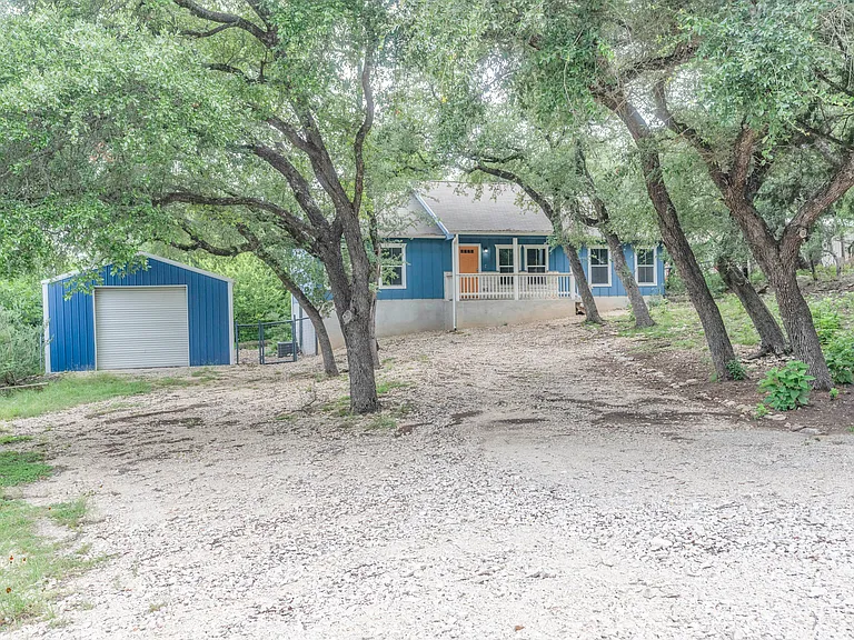 1015 Twin Deer Ln — Photo 4