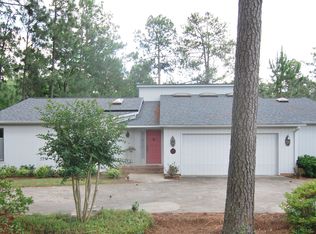 785 Saint Andrews Dr, Pinehurst, NC 28374