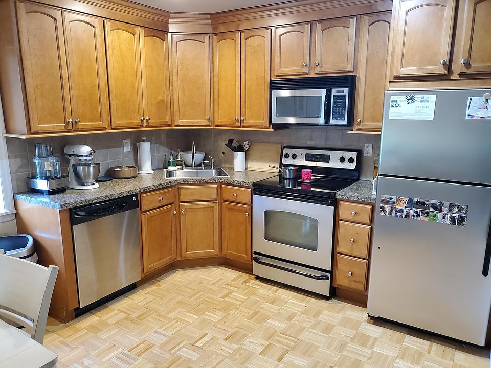 1st image of 89 Arlyn Dr E