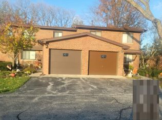 1195 Hunters Ln, Lake Zurich, IL 60047