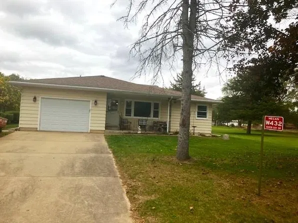W432 Huron Bay Dr, Montello, WI 53949