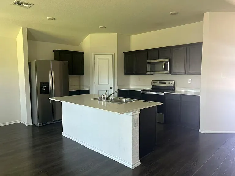 3417 Sweetwater Way — Photo 4