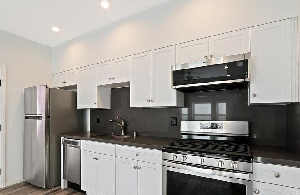 1st image of 848 4/5 N Sycamore Ave
