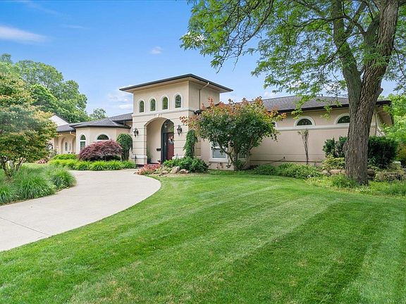 3rd image of 415 Curwood Dr