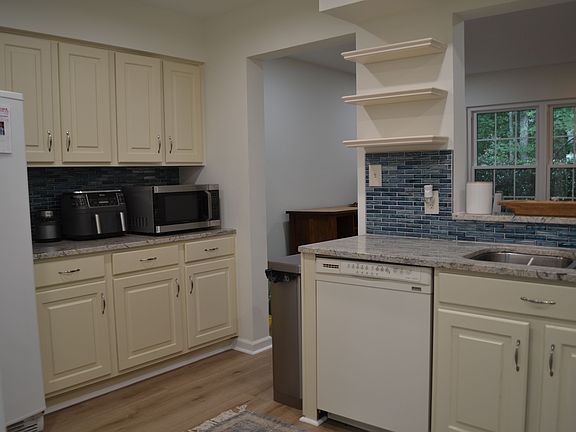 3rd image of 6041 Coventry Cir