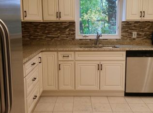 16 Old Mill Rd, Great Neck, NY 11023